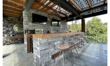 MODERNA CASA EN VENTA, AVANDARO