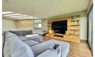 MODERNA CASA EN VENTA, AVANDARO