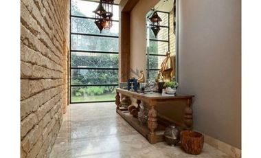 MODERNA CASA EN VENTA, AVANDARO