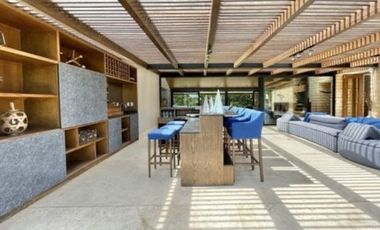 MODERNA CASA EN VENTA, AVANDARO