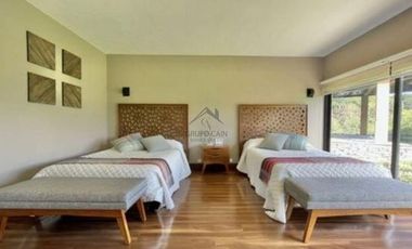 MODERNA CASA EN VENTA, AVANDARO