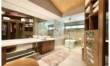 MODERNA CASA EN VENTA, AVANDARO