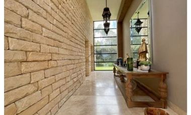 MODERNA CASA EN VENTA, AVANDARO