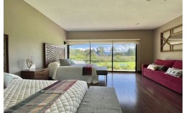 MODERNA CASA EN VENTA, AVANDARO