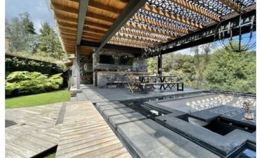 MODERNA CASA EN VENTA, AVANDARO