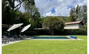 MODERNA CASA EN VENTA, AVANDARO