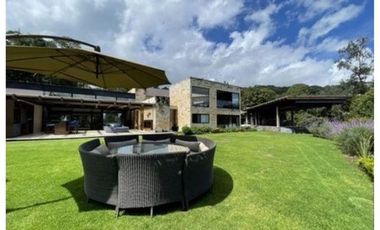 MODERNA CASA EN VENTA, AVANDARO