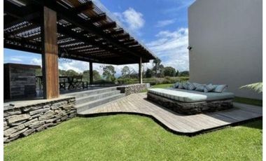 MODERNA CASA EN VENTA, AVANDARO