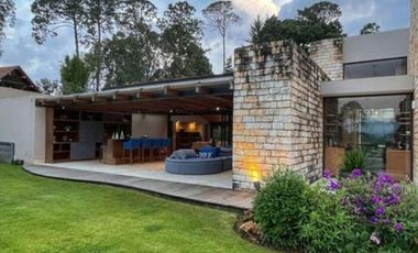 MODERNA CASA EN VENTA, AVANDARO