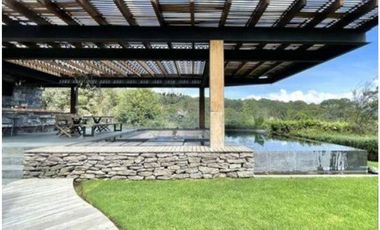 MODERNA CASA EN VENTA, AVANDARO