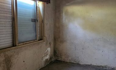 VENTA CASA PASO DEL REY APTO CREDITO   ESCRITURA Y PLANOS    A REFACCIONAR