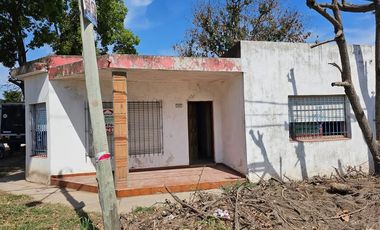 VENTA CASA PASO DEL REY APTO CREDITO   ESCRITURA Y PLANOS    A REFACCIONAR