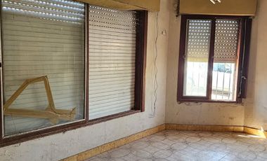 VENTA CASA PASO DEL REY APTO CREDITO   ESCRITURA Y PLANOS    A REFACCIONAR