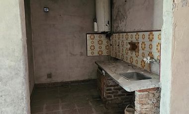 VENTA CASA PASO DEL REY APTO CREDITO   ESCRITURA Y PLANOS    A REFACCIONAR