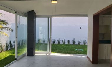 Casa en Renta en Puerta de Hierro dentro de Condominio