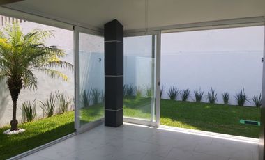 Casa en Renta en Puerta de Hierro dentro de Condominio