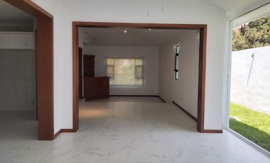 Casa en Renta en Puerta de Hierro dentro de Condominio