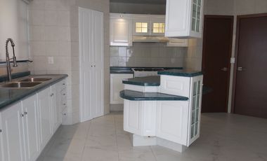 Casa en Renta en Puerta de Hierro dentro de Condominio