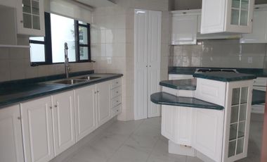 Casa en Renta en Puerta de Hierro dentro de Condominio