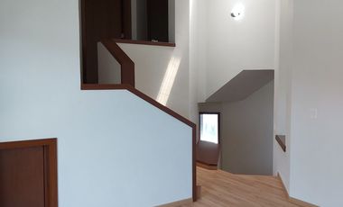 Casa en Renta en Puerta de Hierro dentro de Condominio