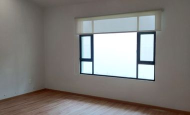 Casa en Renta en Puerta de Hierro dentro de Condominio