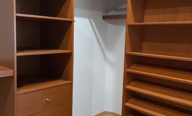 Casa en Renta en Puerta de Hierro dentro de Condominio