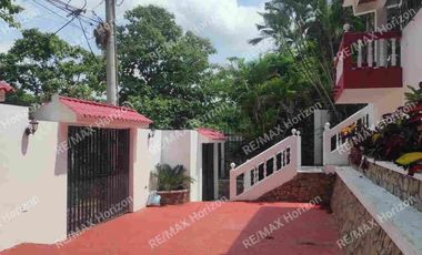 Venta de casa con piscina, Urbanización Privada Lago de Capeira
