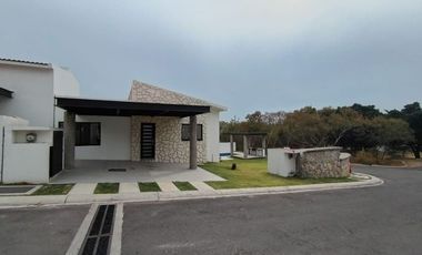 CASA EN VENTA EN FRACCIONAMIENTO LOMAS DE COCOYOC MORELOS