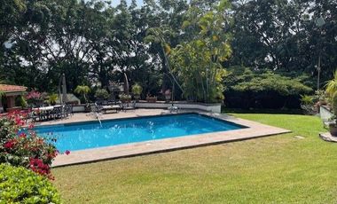 EXCELENTE CASA EN VENTA CON 4 RECAMARAS Y VIGILANCIA 24 HRS. EN CUERNAVACA, MORELOS.