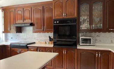 EXCELENTE CASA EN VENTA CON 4 RECAMARAS Y VIGILANCIA 24 HRS. EN CUERNAVACA, MORELOS.