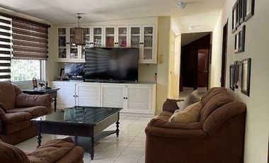 EXCELENTE CASA EN VENTA CON 4 RECAMARAS Y VIGILANCIA 24 HRS. EN CUERNAVACA, MORELOS.