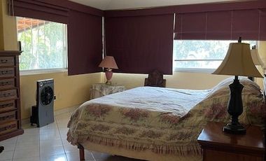 EXCELENTE CASA EN VENTA CON 4 RECAMARAS Y VIGILANCIA 24 HRS. EN CUERNAVACA, MORELOS.