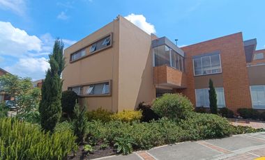 ¡Tu nuevo hogar en Cajicá con balcones de ensueño y exclusivas amenidades!