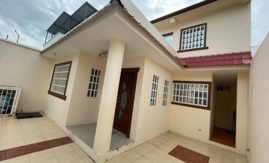 HERMOSA CASA EN VENTA URBANIZADA, Portoviejo.