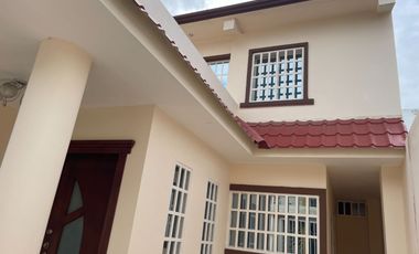 HERMOSA CASA EN VENTA URBANIZADA, Portoviejo.