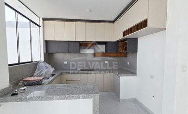 Se Vende Casa de Estreno en Alameda Country Club