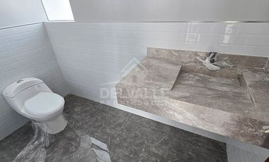 Se Vende Casa de Estreno en Alameda Country Club