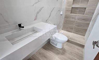 Se Vende Casa de Estreno en Alameda Country Club