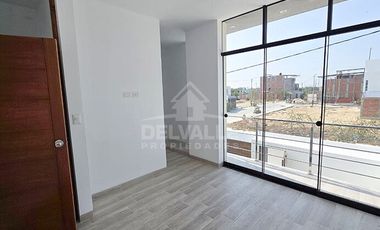 Se Vende Casa de Estreno en Alameda Country Club