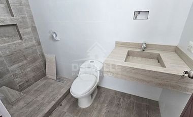 Se Vende Casa de Estreno en Alameda Country Club