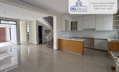 VENTA Hermosa Casa - Miraflores Country Club.