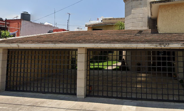 HERMOSA CASA EN REMATE, HAB. BOSQUES DE MÉXICO, TLALNEPANTLA. MÉXICO.