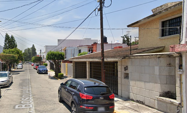 HERMOSA CASA EN REMATE, HAB. BOSQUES DE MÉXICO, TLALNEPANTLA. MÉXICO.