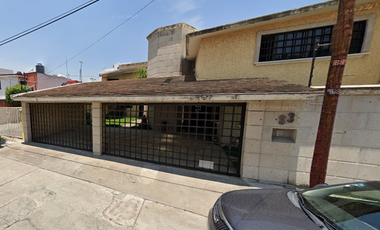 HERMOSA CASA EN REMATE, HAB. BOSQUES DE MÉXICO, TLALNEPANTLA. MÉXICO.