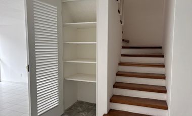 Renta casa en Condominio
