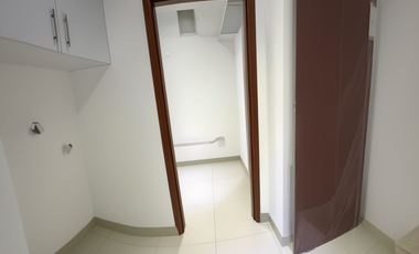 Alquiler departamento Sta. Cecilia: 1er Piso- 3 dormitorios - 2.5 baños - cuarto de servicio y baño - 2 parqueos - guardianía