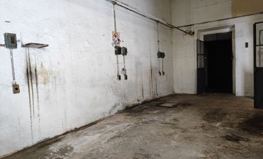 BODEGA 106 m2 O LOCAL INDUSTRIAL, COMERCIAL O SERVICOS EN VENTA EN LA CALLE GIGANTES, OBLATOS, GUADALAJARA