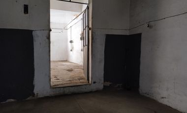 BODEGA 106 m2 O LOCAL INDUSTRIAL, COMERCIAL O SERVICOS EN VENTA EN LA CALLE GIGANTES, OBLATOS, GUADALAJARA