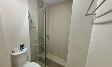 FOR RENT - ELEGANT STUDIO WITH PARKING IN SOLINEA TOWER 3 (LAZULI), AYALA CEBU. FURNISHED.