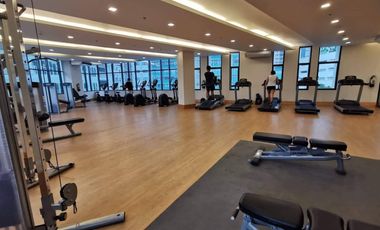 FOR RENT - ELEGANT STUDIO WITH PARKING IN SOLINEA TOWER 3 (LAZULI), AYALA CEBU. FURNISHED.